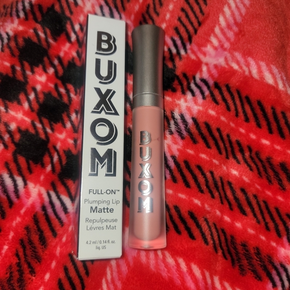 Buxom full-on plumping lip matte color: catching rays. Brand new.